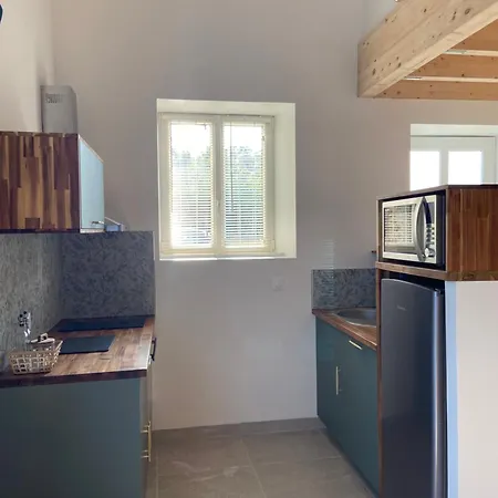 La Petite Maison Dans La Brie